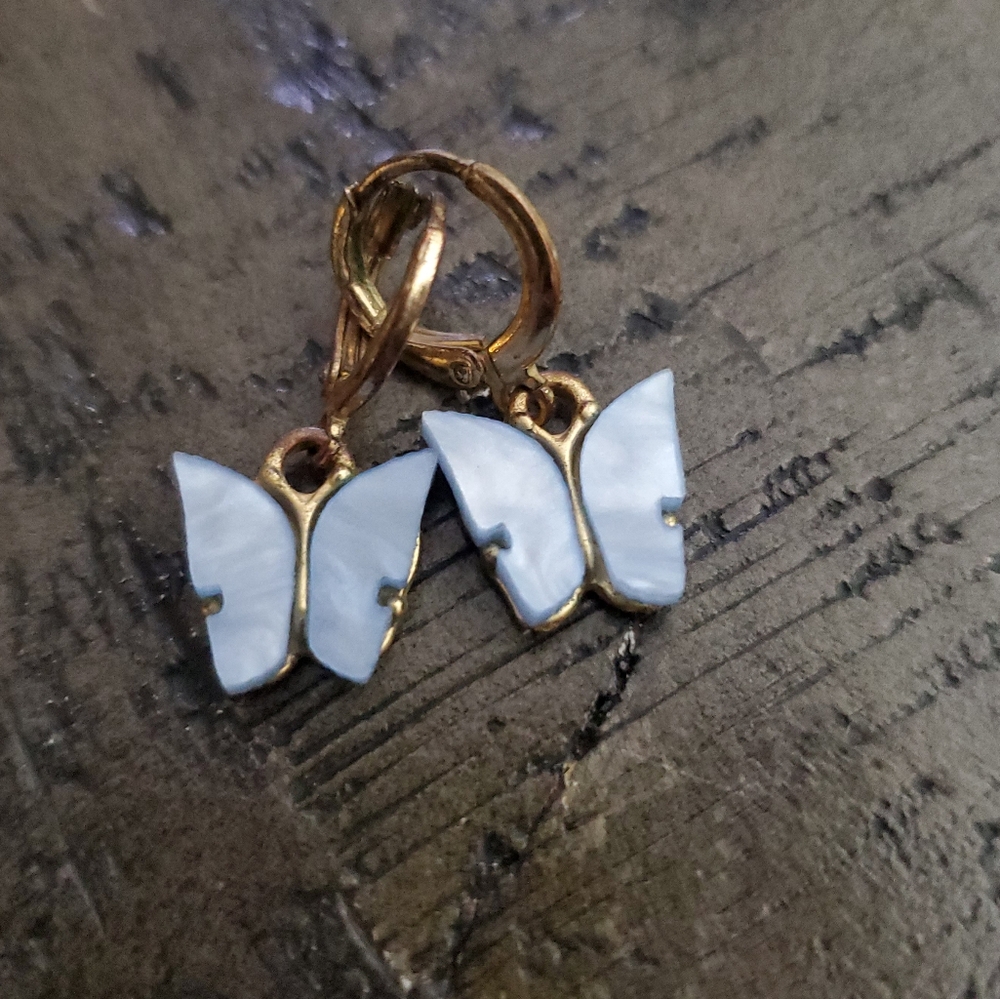 2 Pairs-Beautiful Pearlized Stone & Gold Tone Butterfly🦋Drop Earrings Blue&Pink
